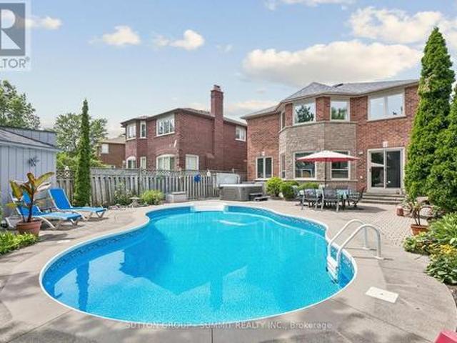 3176 Dovetail Mews, Mississauga, ON, L5L 5K4 house for sale | Listing ID W13611 | Royal LePage