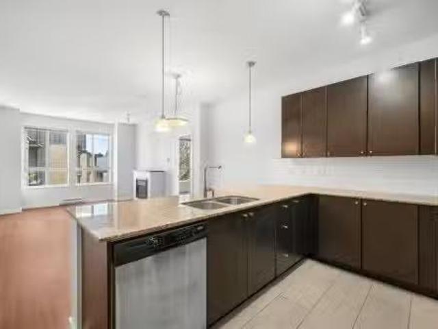 317 225 Francis Way, New Westminster, BC, V3L 0G1 Single Fam.