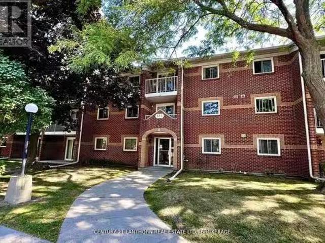 317 573 Armstrong Road, Kingston East Gardiners Rd, ON, K7.