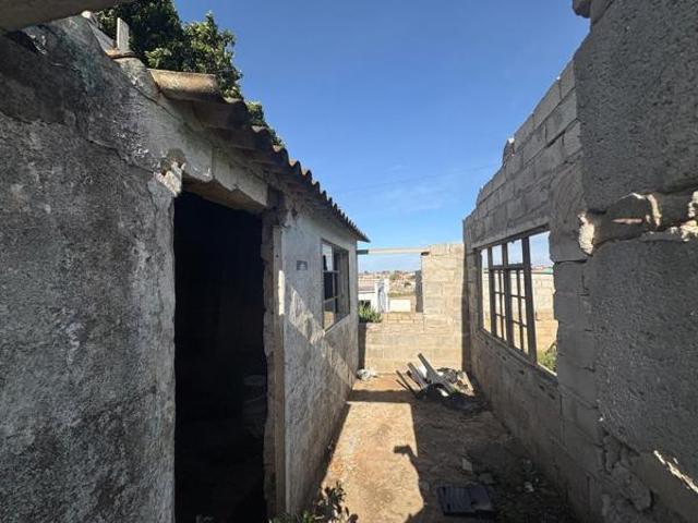 317 m² Land available in Zwide