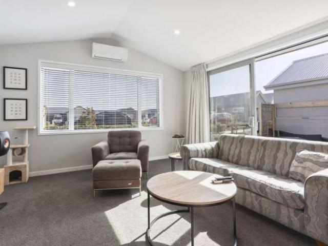 318/30 Bob Robertson Drive, Woodend