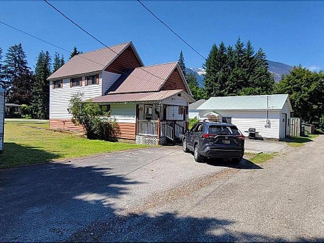318 8th Avenue New Denver, British Columbia