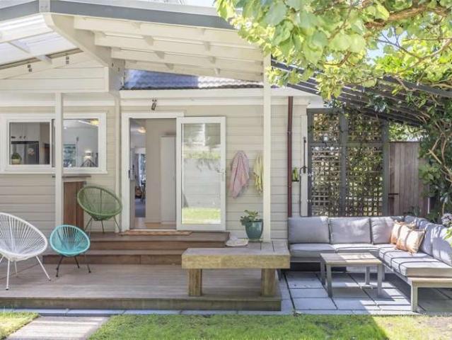 318 Queens Drive, Lyall Bay, Wellington City