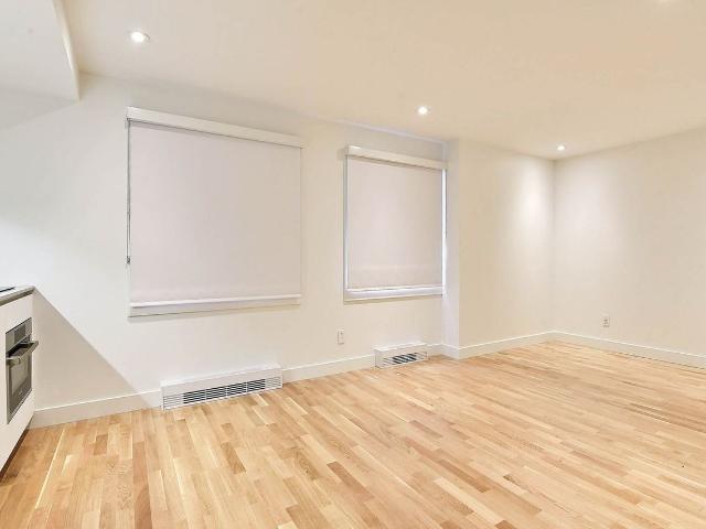 3195 Van Horne 1 Bedroom Apartment for Rent at 3195 Av Van Horne, Montréal, QC H3S 1R3 Parc Kent