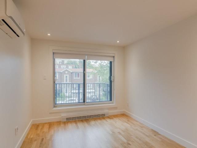 3195 Van Horne Studio Apartment for Rent at 3195 Av Van Horne, Montréal, QC H3S 1R3 Parc Kent