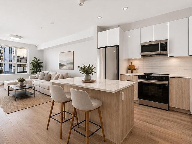 319 13458 95 Avenue Surrey, British Columbia
