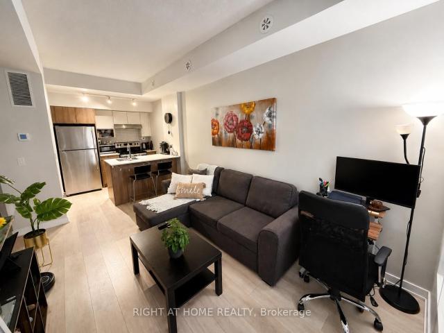 307 1 Cooke Boulevard, Burlington | 3Beds/3Bath, Townhouse, $2,599/mo | Condos. Ca