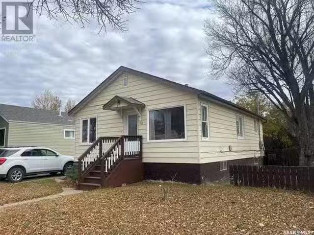 319 4Th Avenue W, Kindersley, SK, S0L 1S0 house for sale Li.