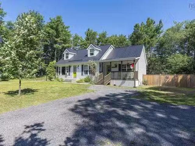 319 Birchcrest Drive, Cambridge, NS, B0P 1G0 house for sale.