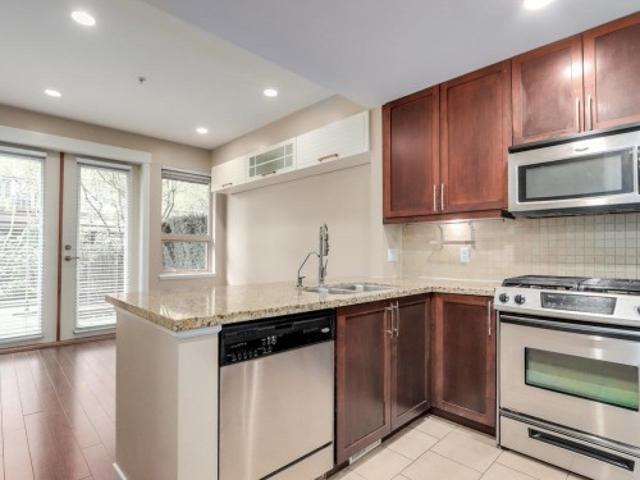 319 15Th Street E, North Vancouver, BC, V7L 2R6 townhouse for sale | Listing ID R3140 | Royal LePage