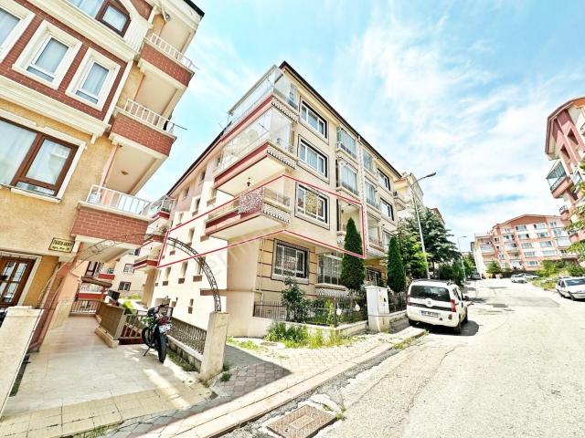 3+1 1.kat Cadde Üzeri Toplu Taşıma Yakını Çift Balkon