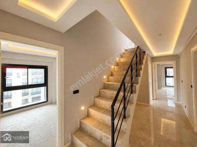 3+1 205m² Havuz & Kapalı Otopark & Güvenlik Site Teraslı Dubleks