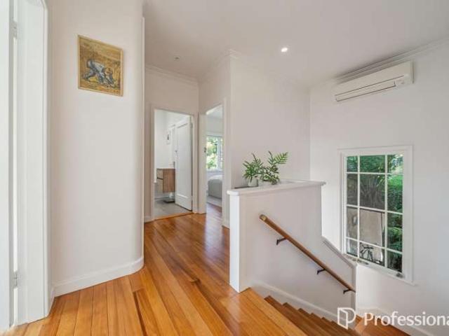 31 Walter Road, Lowry Bay, Eastbourne, Lower Hutt City