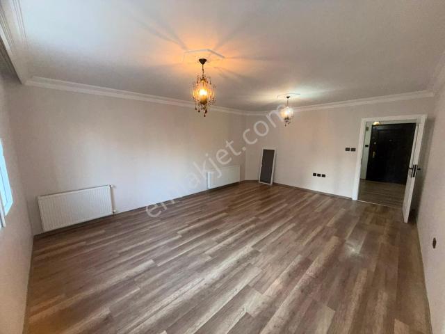 3+1 Yurt Kurttepe Cadde Üzeri Kap.mutfak 170m2 Geniş Hasarsız İskanlı 8 4 Katı Kgb Cephe Dgaz