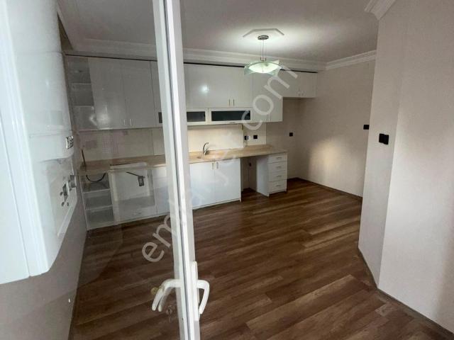 3+1 Yurt Kurttepe Cadde Üzeri Kap.mutfak 170m2 Geniş Hasarsız İskanlı 8 4 Katı Kgb Cephe Dgaz