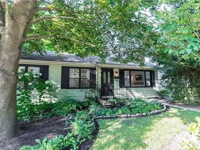 31 Academy Street, Hamilton, ON, L9G 2X8 house for sale | Listing ID 40737 | Royal LePage