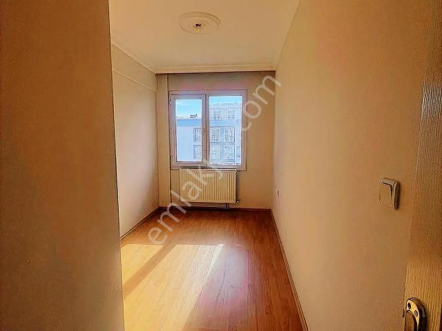 3+1 Arakat Metro İstasyonu Durağına Yakın Doğalgazlı Kiralık