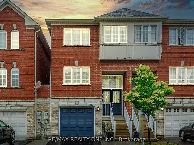3+1 Bdrm Beautiful Family Home Heart Of Heartland