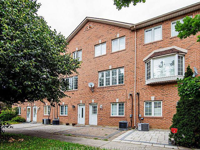 3+1 Bed / 4 Bath Freehold Townhome In Victoria Village