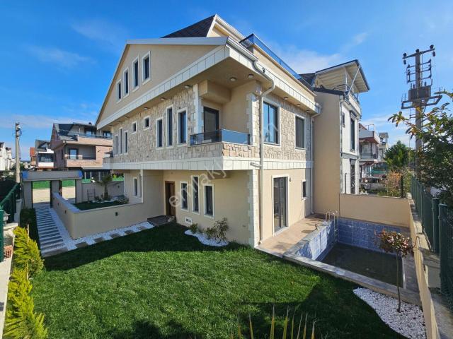 3+1 Denize 5. Parsel, Geniş Bahçeli, Müstakil Havuzlu Satılık Lüks Villa