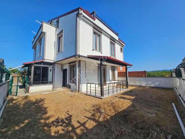 3+1 Geniş Bahçeli, Ebeveyn Banyolu Satılık Yazlık Villa