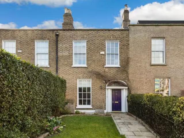 31 Grand Canal Street Upper, Dublin 4, D04W5T8 is for sale