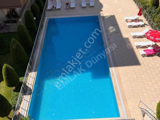3+1 Havuzlu Site İçi