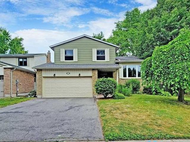 31 Howlett Ave Newmarket ON L3Y 5S6
