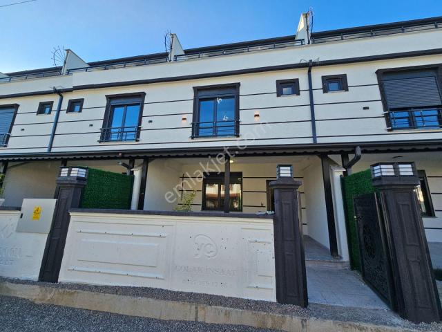 3+1 Çift Cephe Bahçeli, Ebeveyn Banyolu Satılık Villa