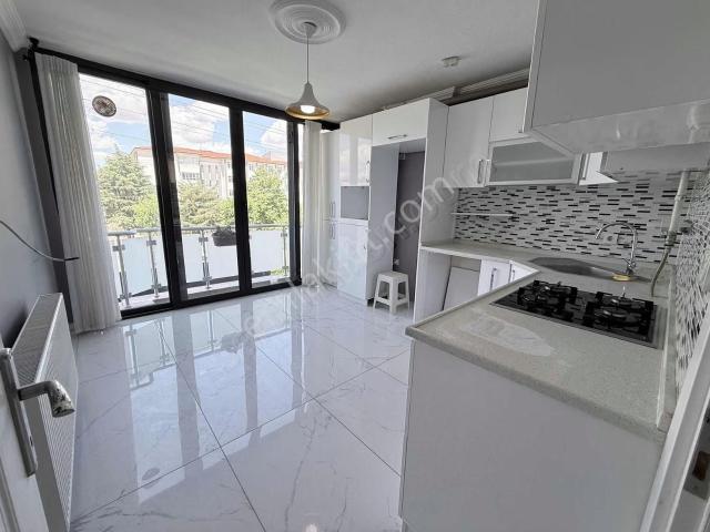3+1 Kiralık Cadde Üstü Daire Sekiz Kasımda