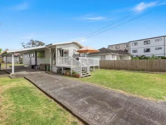 31 Mcburney place, Mangere East, Manukau City