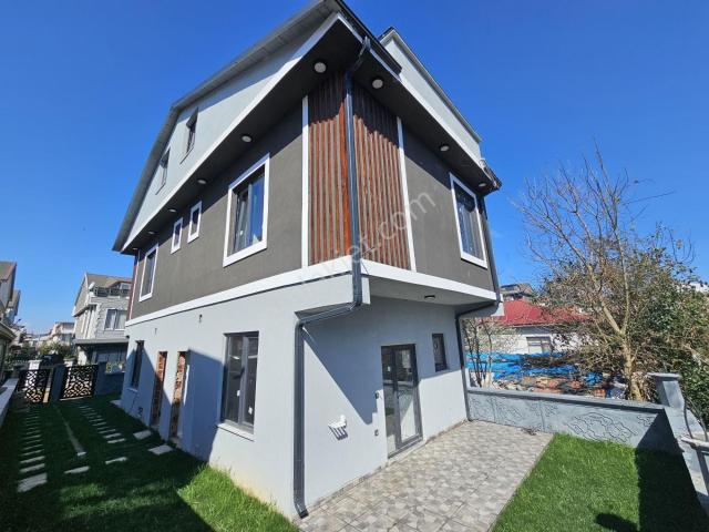 3+1 Merkezi Konumda, Denize Yürüme Mesafesinde Satılık Villa Vılal For Sale