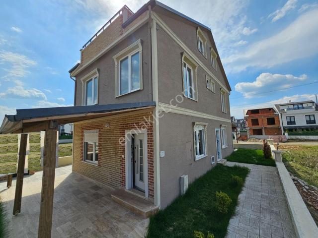 3+1 Müstakil Havuzlu, Yerden Isıtmalı, Ebeveyn Banyolu Villa