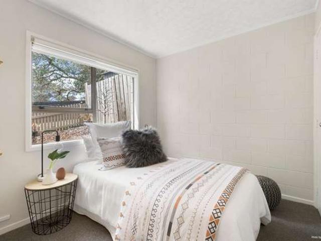 3/1 Simon Ellice Drive, Bayview, North Shore City