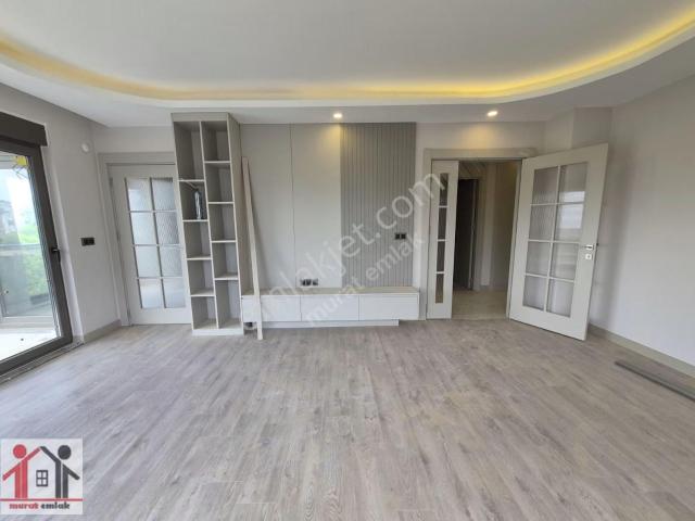 3+1 Sitede Havuzlu Kapalı Otoparklı Ara Katta Lüx Daire