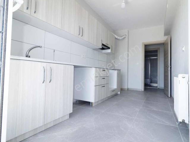 3+1/merkezi Pay Doğalgaz/yükset Kat/plaza Tadında/geniş Kiralık