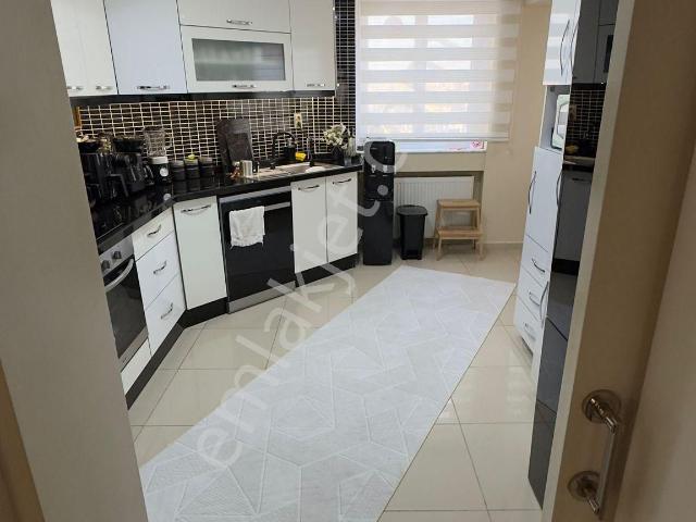 3+1barajyolu 15 14katı Blv Üzeri 11 15yaş Hasarsız 2banyo 210m2 Dgaz Kap.mutfak A.k Otopark Full+ful
