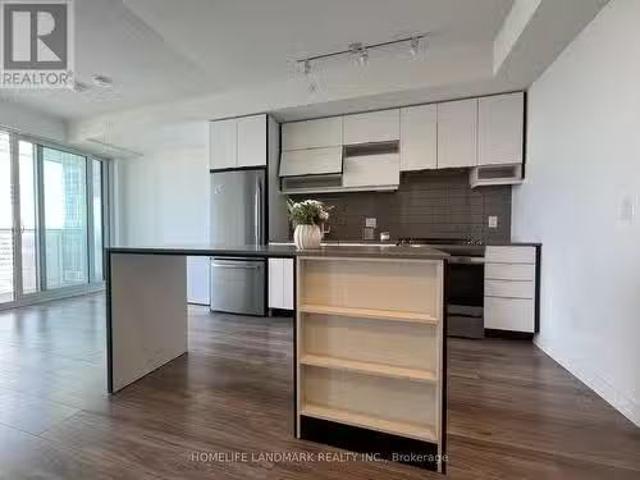 3209 4065 Confederation Parkway, Mississauga, ON, L5B 4N1.