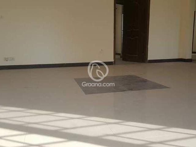 3200 Ft² Flat for Rent