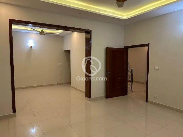3200 Ft² Flat for Sale