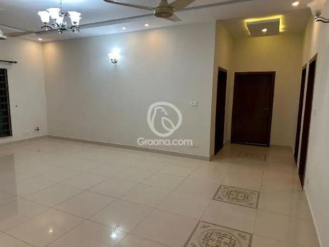 3200 Ft² Flat for Sale