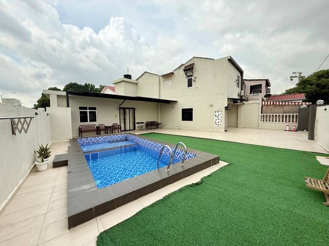 3200sqft Corner Unit Renovated 2 Storey Taman Sri AndalasPrivate Pool