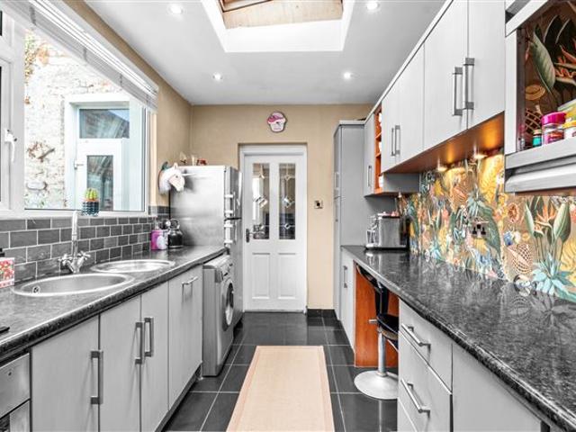320,000 | 10 McDermotts Terrace, Carrickmacross Road, Dundalk, Co. Louth Sherry FitzGerald Carroll 5018 MyHome. Ie Residential