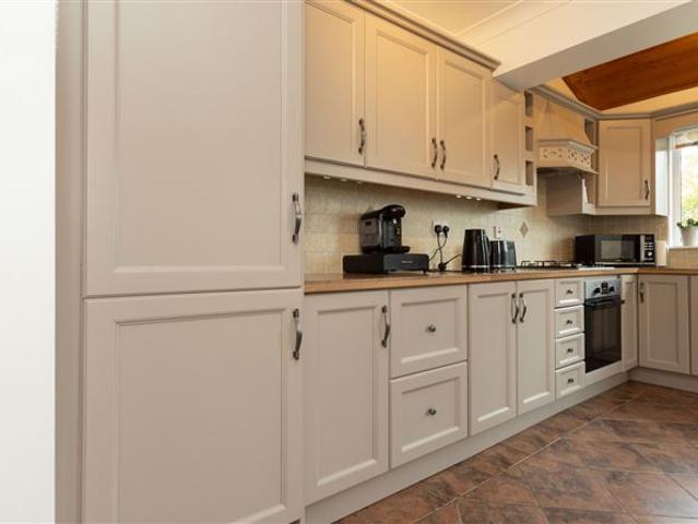 320,000 | 29 The Close, Lakepoint Park, Mullingar, Westmeath Sherry FitzGerald Davitt & Mullingar 4962 MyHome. Ie Residential