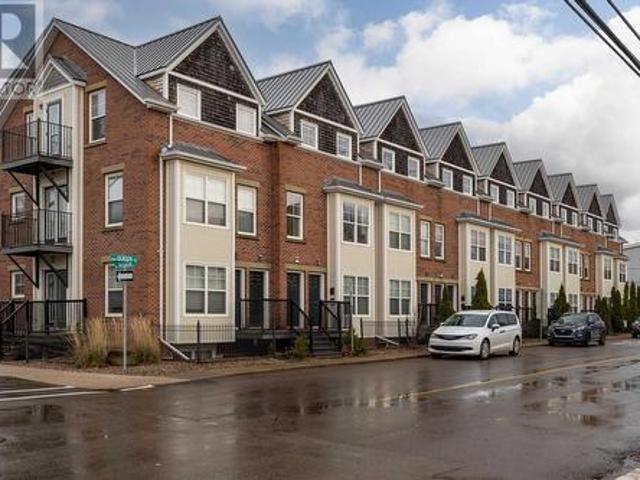 320B Queen Street, Charlottetown, PE, C1A 4C3 townhouse for sale | Listing ID 202428 | Royal LePage