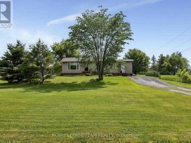 3217 Woodkilton Road, Ottawa, ON, K0A 1T0 house for sale | Listing ID X13437 | Royal LePage