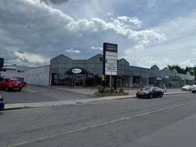 321 Rue Lawrence, Longueuil Greenfield Park, QC, J4V 2Z5 c.
