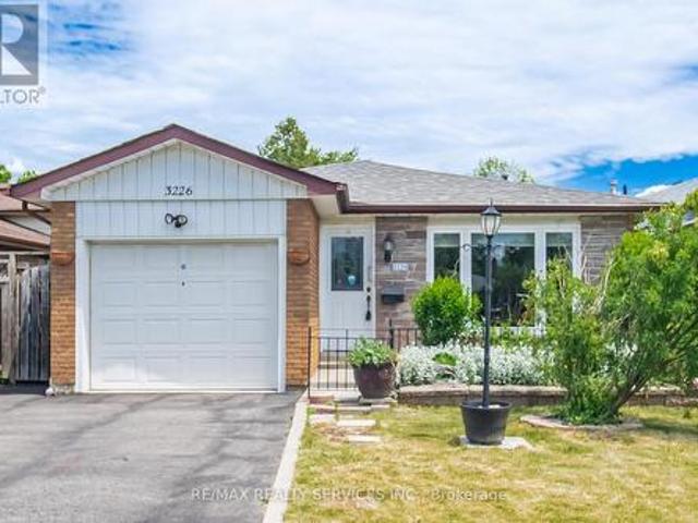 3226 Monica Drive, Mississauga, ON, L4T 3E7 house for sale | Listing ID W13445 | Royal LePage