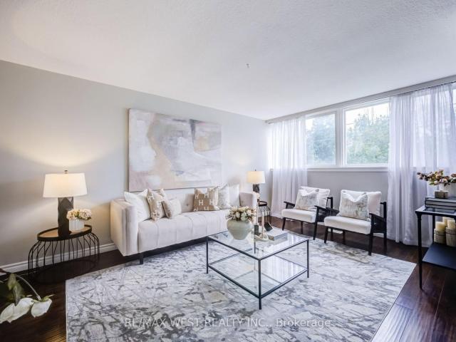 3226 3 The Credit Woodlands, Mississauga | 3+1Beds/2Bath, Townhouse, $599,888 | Condos. Ca