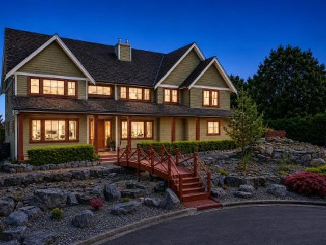 3228 A Street, Surrey, BC, V3Z 0G5 house for sale | Listing ID R3140 | Royal LePage